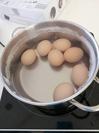Eier in einem Topf